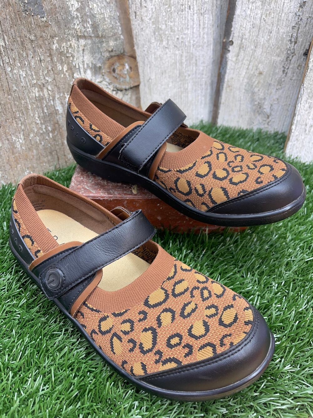 Alegria Cutie Leopard Traq Anti-Slip Shoes EU38 Women's 8